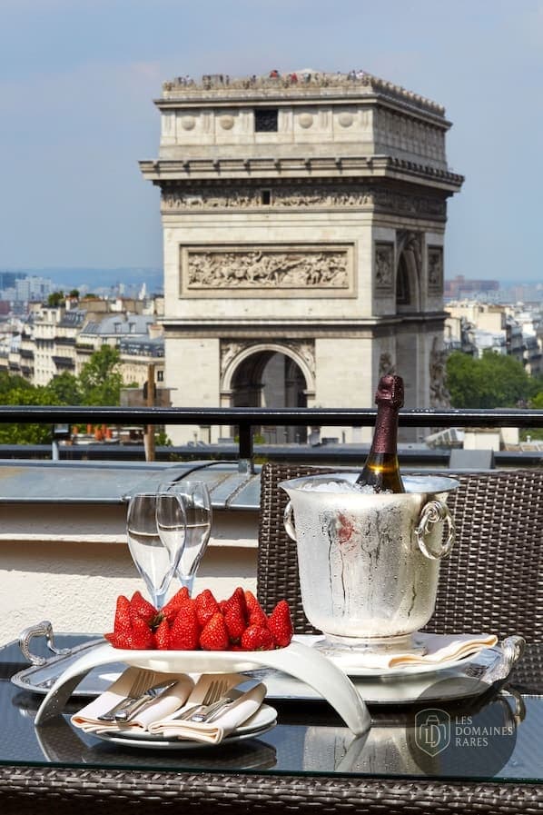Restaurant de l'hôtel Hotel Raphael à Paris en Île-de-France - séminaire paris france coordonnées gps latitude : 48.871220