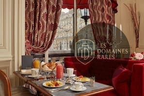 Restaurant de l'hôtel Hotel Raphael à Paris en Île-de-France
