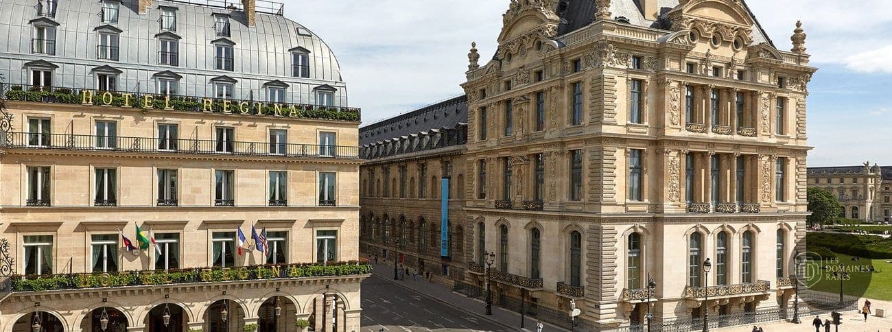 Vue extérieure de l'hôtel Hotel Regina Louvre à Paris en Île-de-France