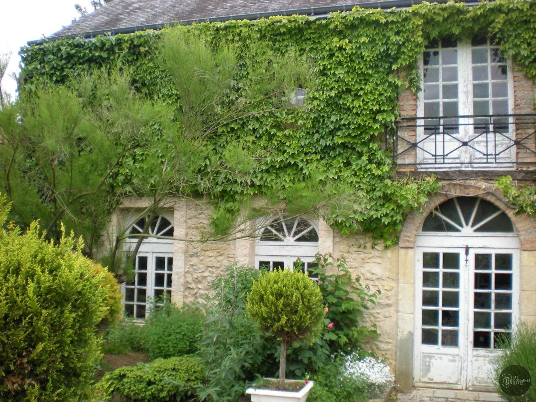 Vue extérieure de l'hôtel Hotel Ricordeau à Loué en Pays de la Loire