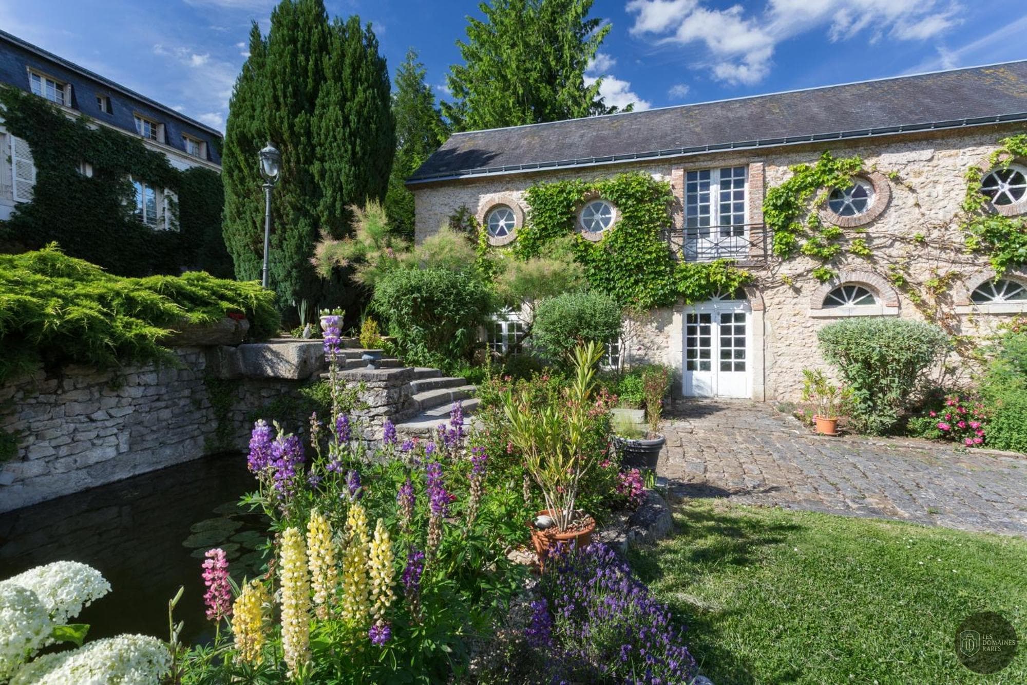 Vue extérieure de l'hôtel Hotel Ricordeau à Loué en Pays de la Loire
