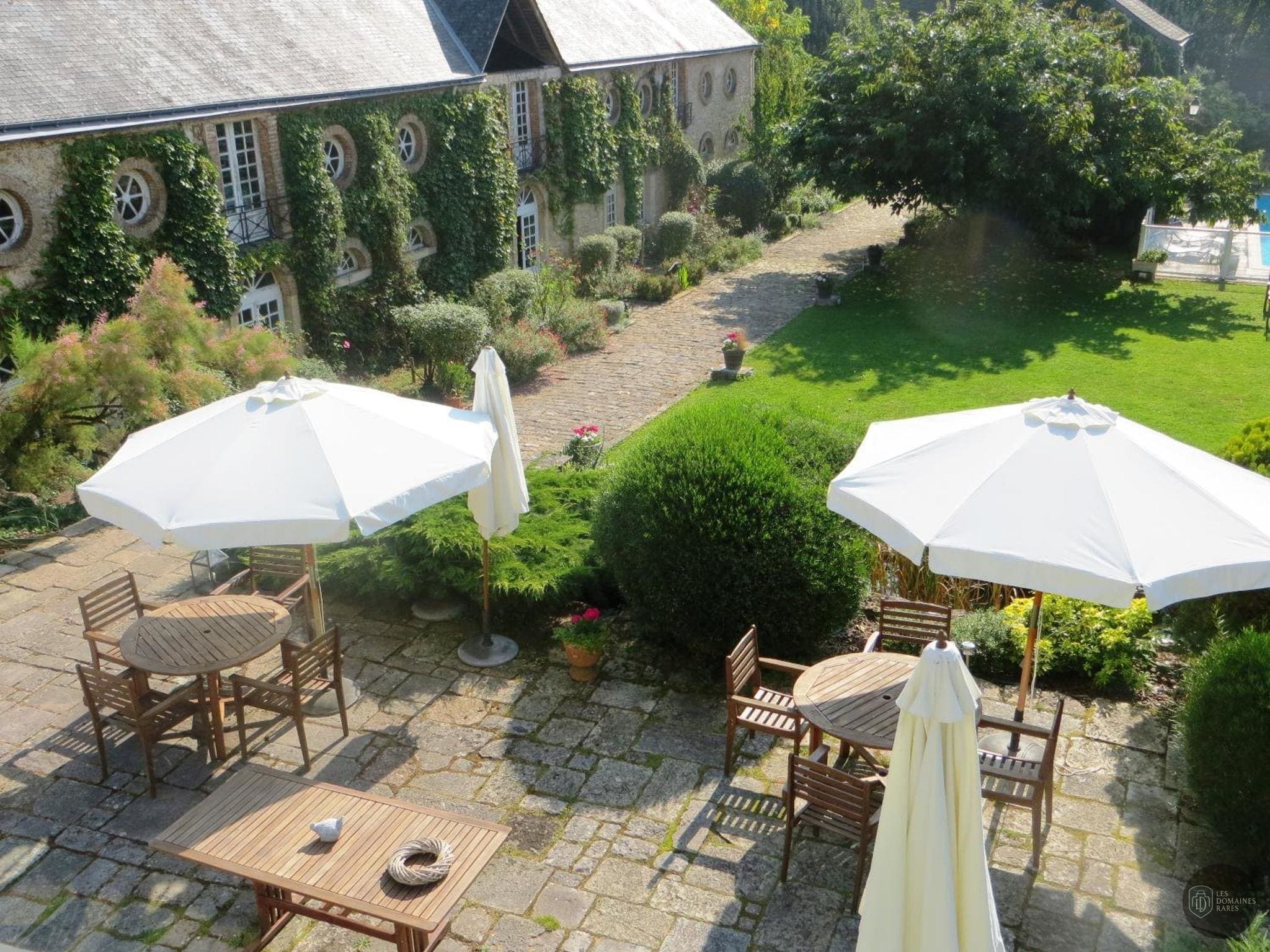 Vue extérieure de l'hôtel Hotel Ricordeau à Loué en Pays de la Loire