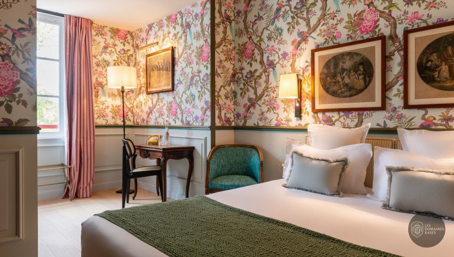 Chambre de l'hôtel Hotel Saint Christophe à Paris en Île-de-France - séminaire paris france coordonnées gps latitude : 48.843608