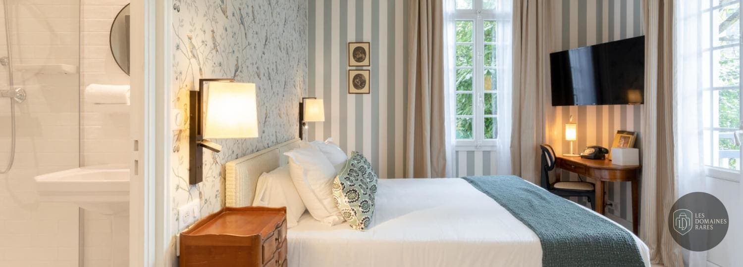 Chambre de l'hôtel Hotel Saint Christophe à Paris en Île-de-France