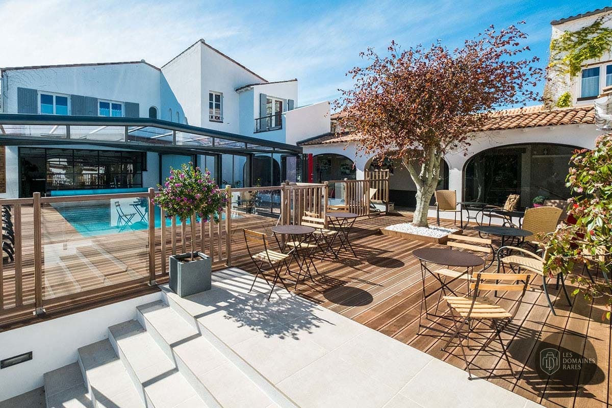 Vue extérieure de l'hôtel Hotel de La Maree à Rivedoux en Nouvelle-Aquitaine