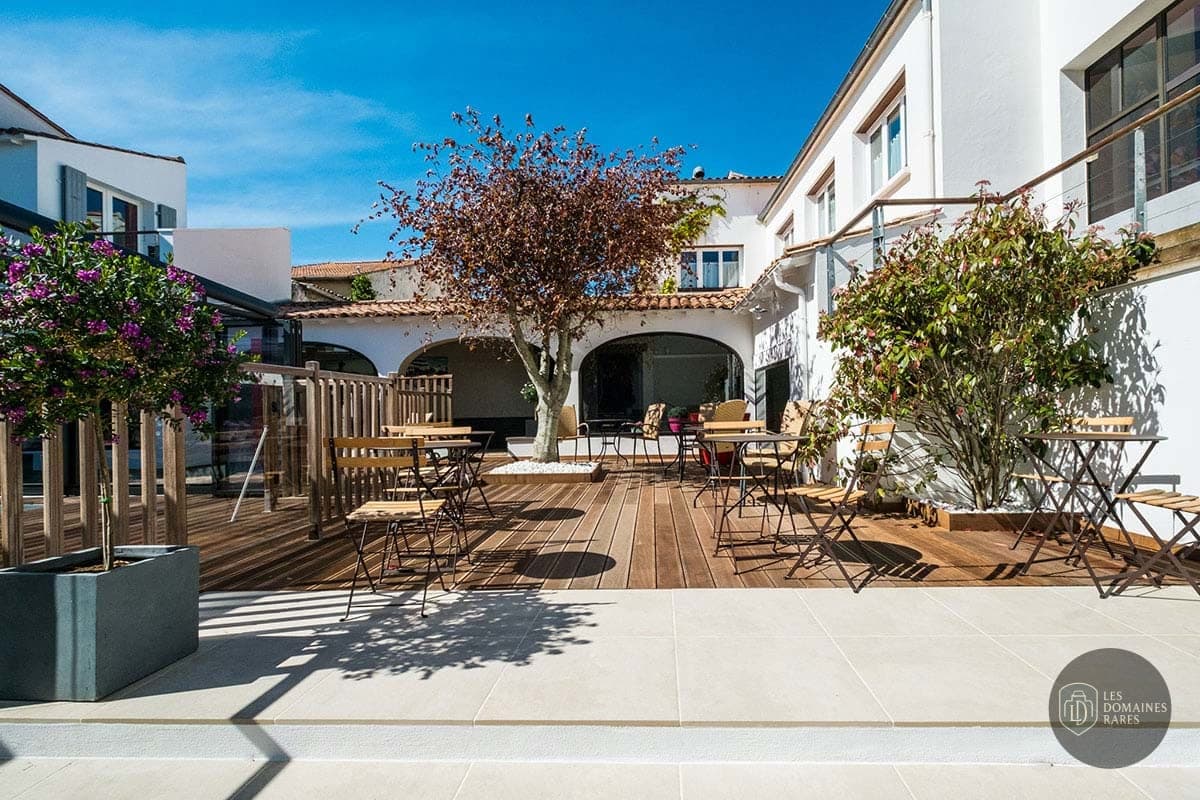 Vue extérieure de l'hôtel Hotel de La Maree à Rivedoux en Nouvelle-Aquitaine