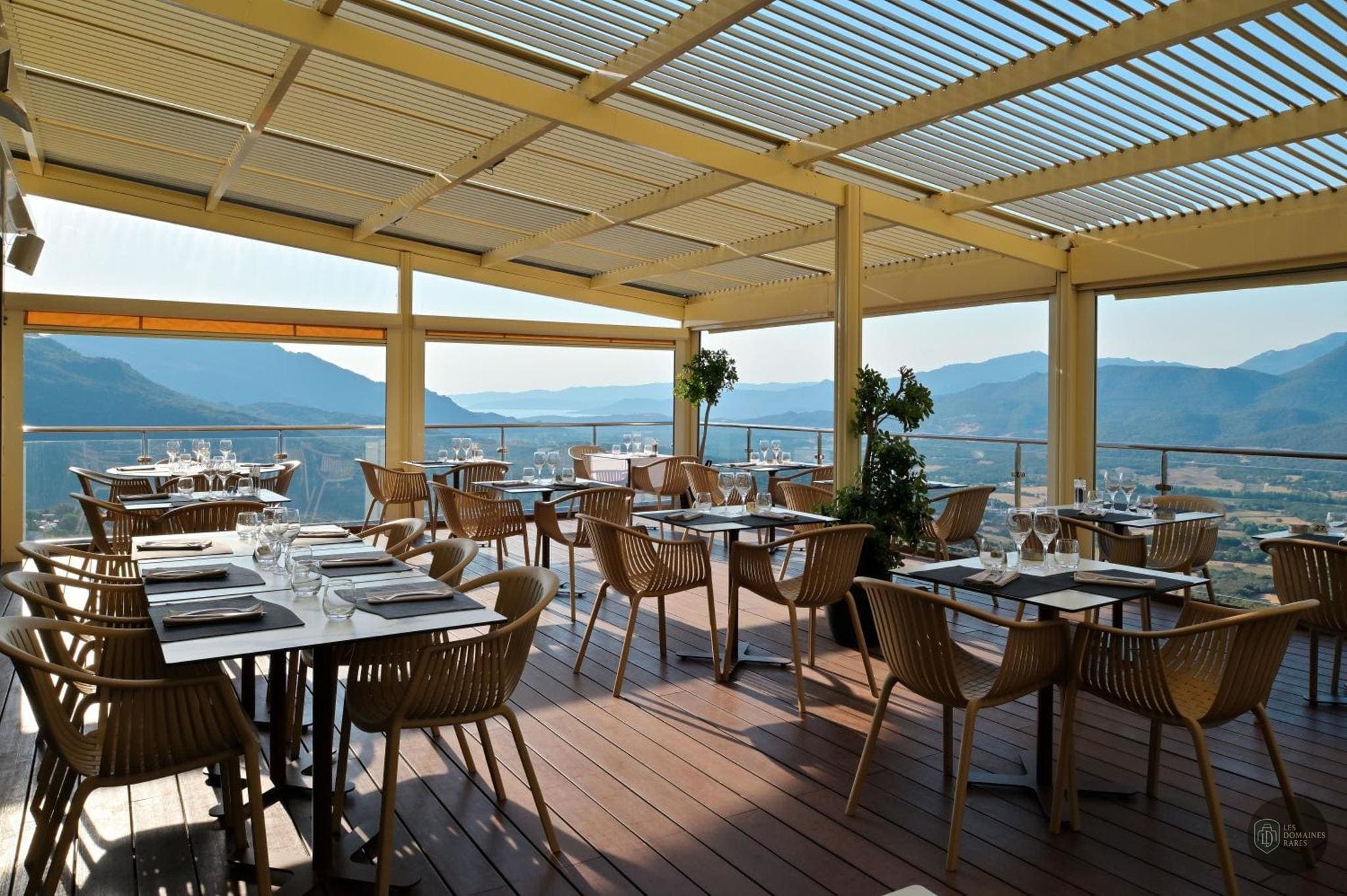 Vue extérieure de l'hôtel Hotel des Roches à Les en Nouvelle-Aquitaine