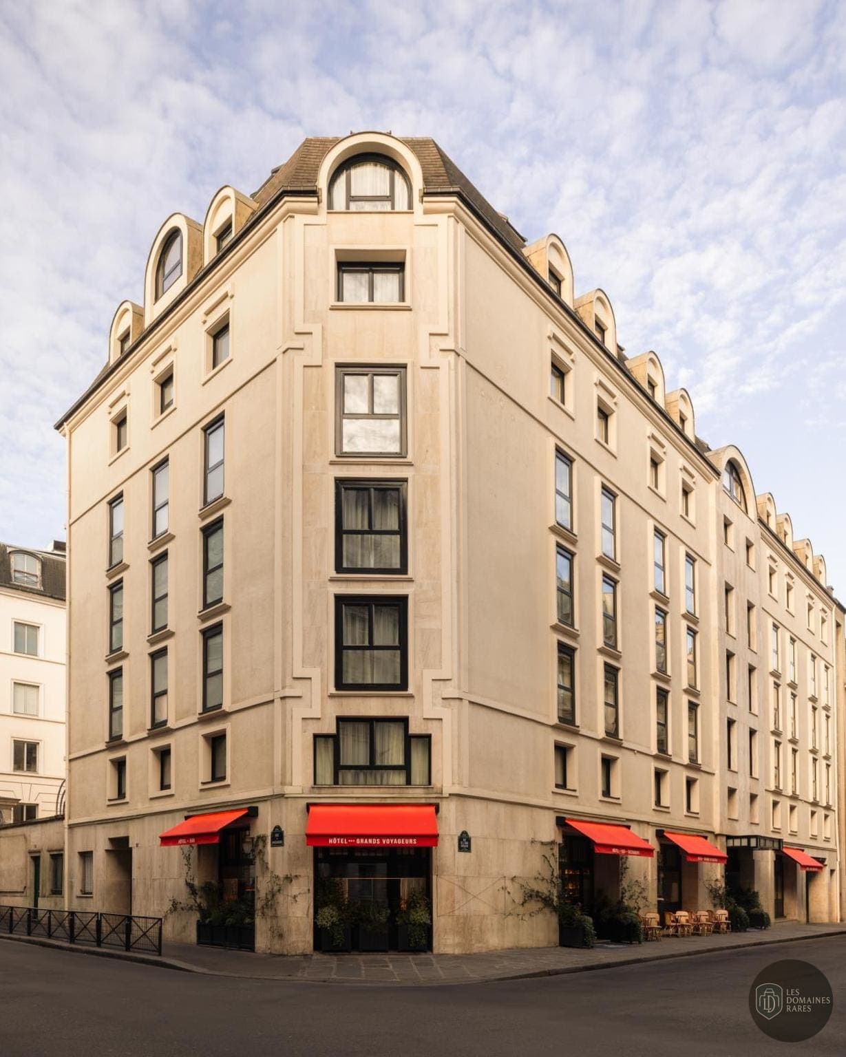 Vue extérieure de l'hôtel Hotel des Voyageurs à Le en Auvergne-Rhône-Alpes
