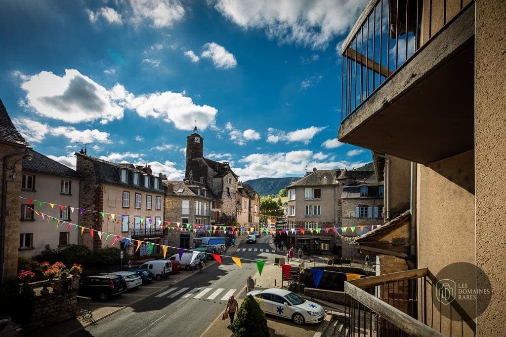 Vue extérieure de l'hôtel Hotel du Commerce à Vaiges en Pays de la Loire