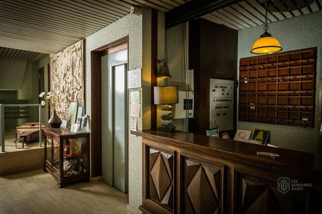 Espace intérieur de l'hôtel Hotel du Commerce à Vaiges en Pays de la Loire