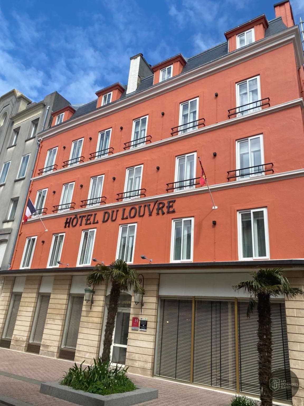 Vue extérieure du lieu Hotel du Louvre à Paris en Île-de-France