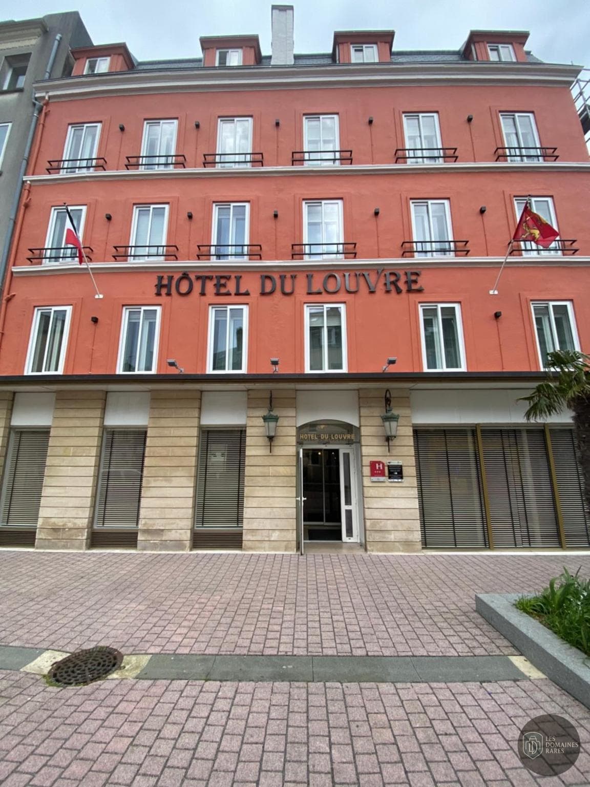 Vue extérieure du lieu Hotel du Louvre à Paris en Île-de-France