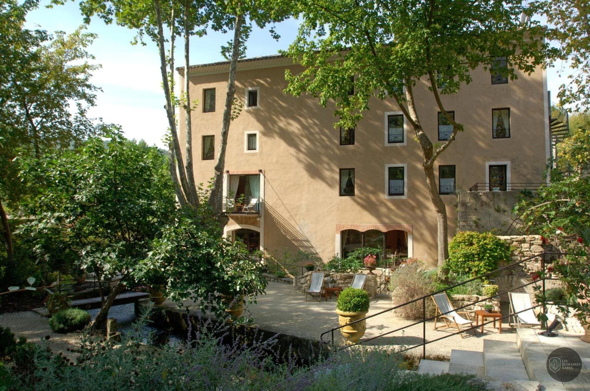 Vue extérieure de l'hôtel Hotel du Poete en Provence-Alpes-Côte d'Azur