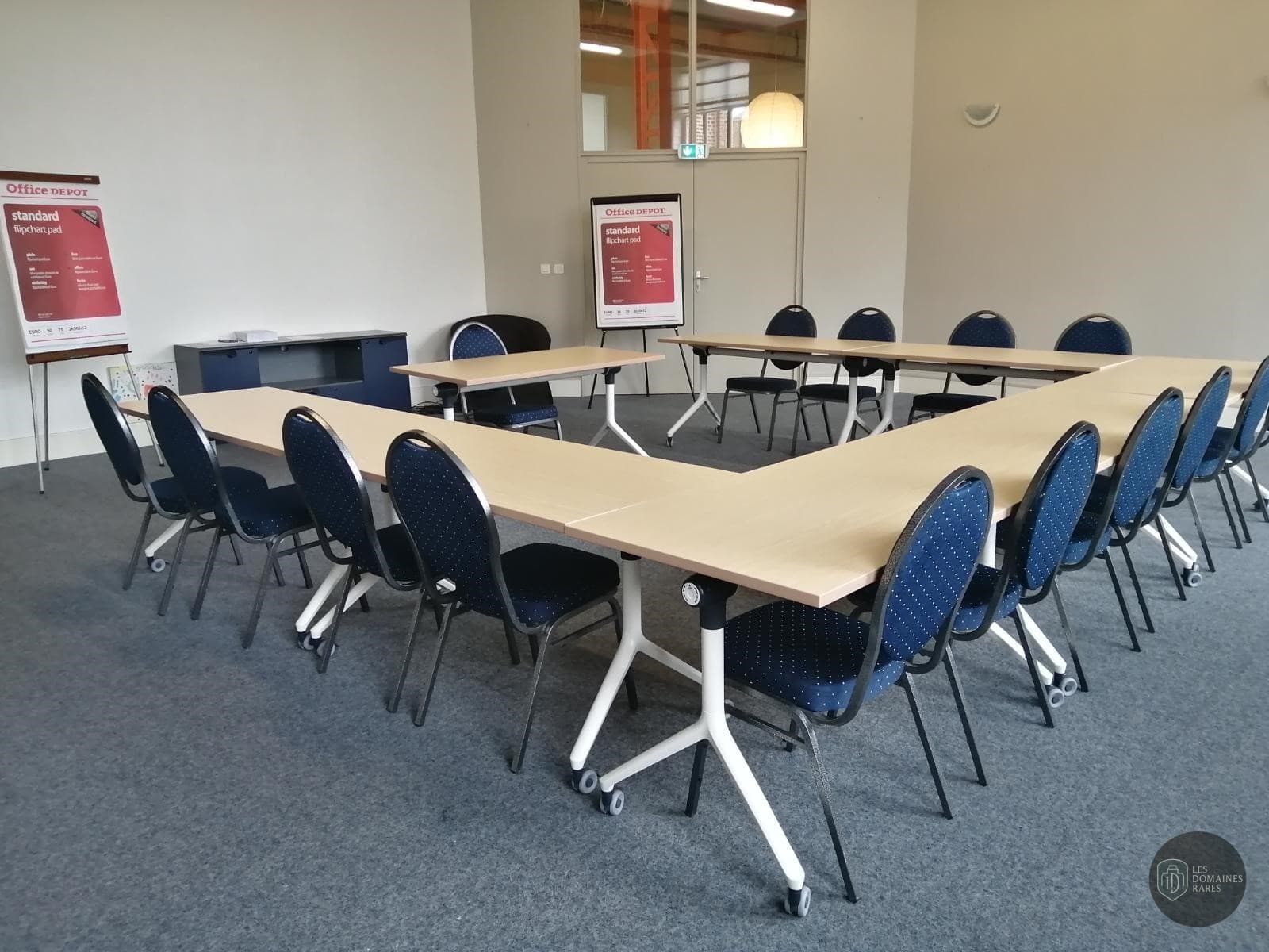 Salle réunion avec tables en U
