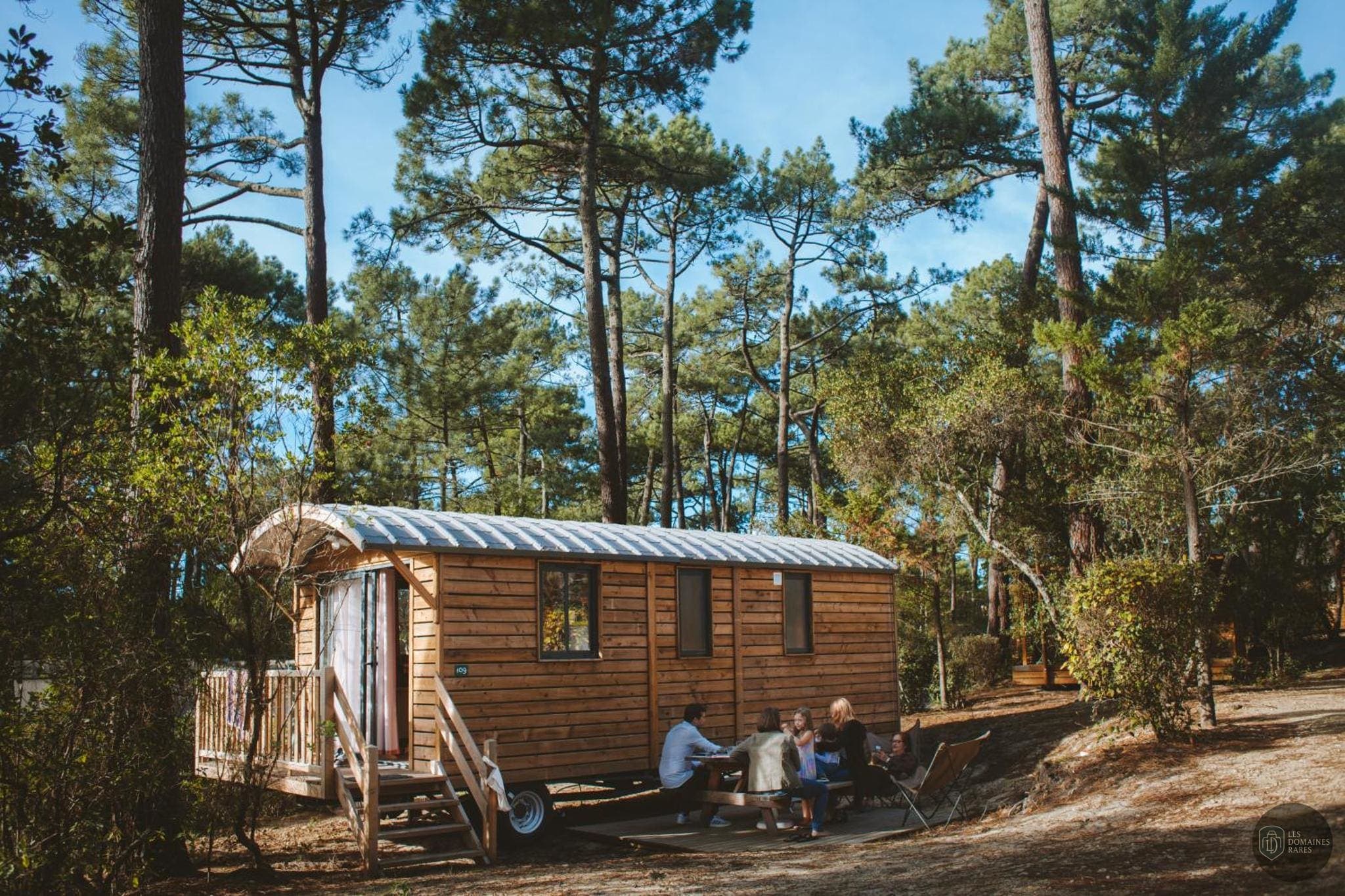 Vue extérieure du lieu Huttopia Arcachon en Nouvelle-Aquitaine