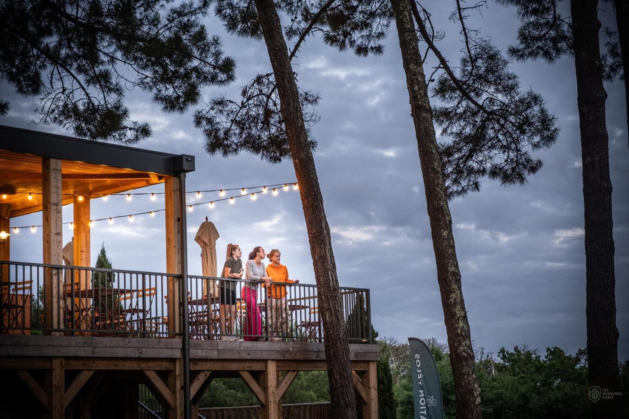 Vue extérieure du lieu Huttopia Arcachon en Nouvelle-Aquitaine