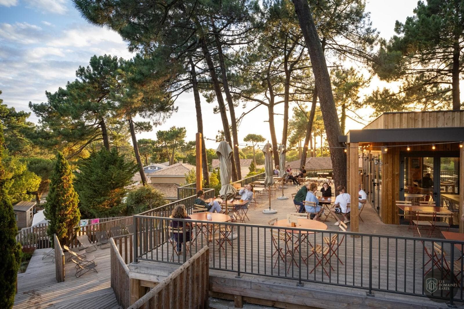 Vue extérieure du lieu Huttopia Arcachon en Nouvelle-Aquitaine