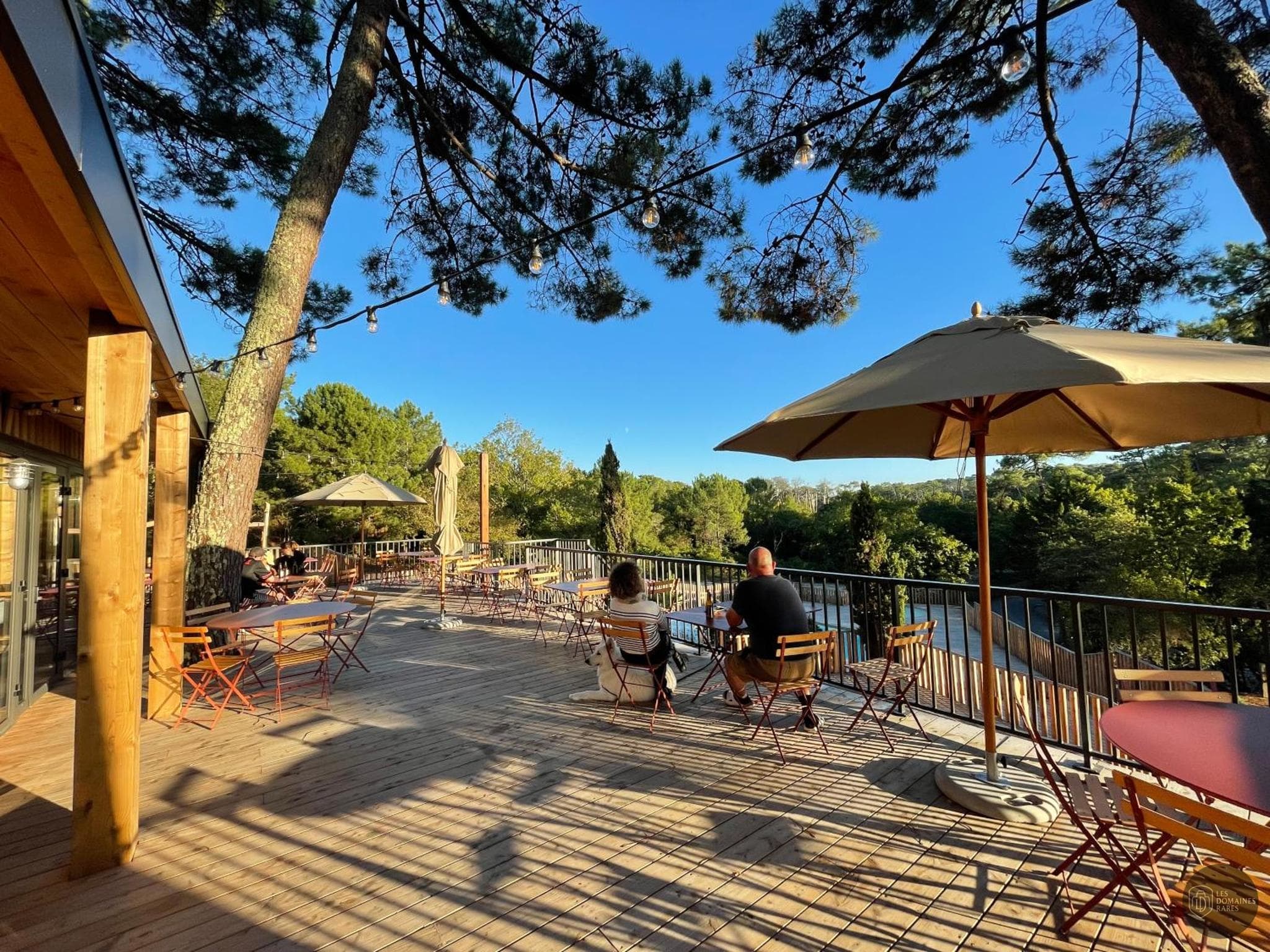 Vue extérieure du lieu Huttopia Arcachon en Nouvelle-Aquitaine
