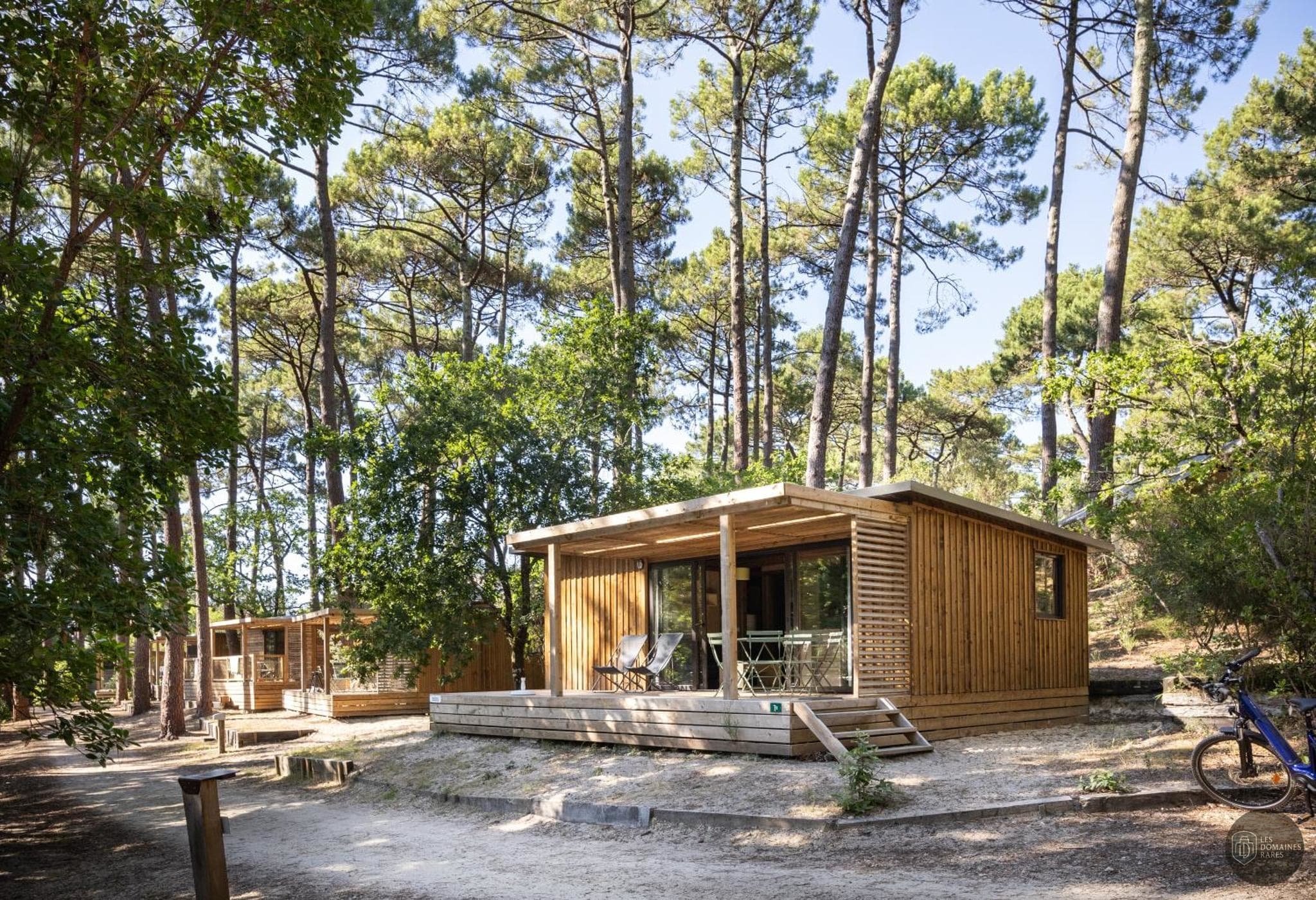 Vue extérieure du lieu Huttopia Arcachon en Nouvelle-Aquitaine
