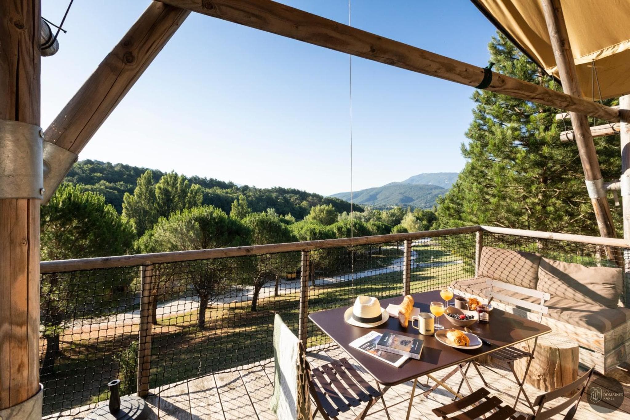 Vue extérieure du moulin Huttopia Dieulefit à Dieulefit en Auvergne-Rhône-Alpes