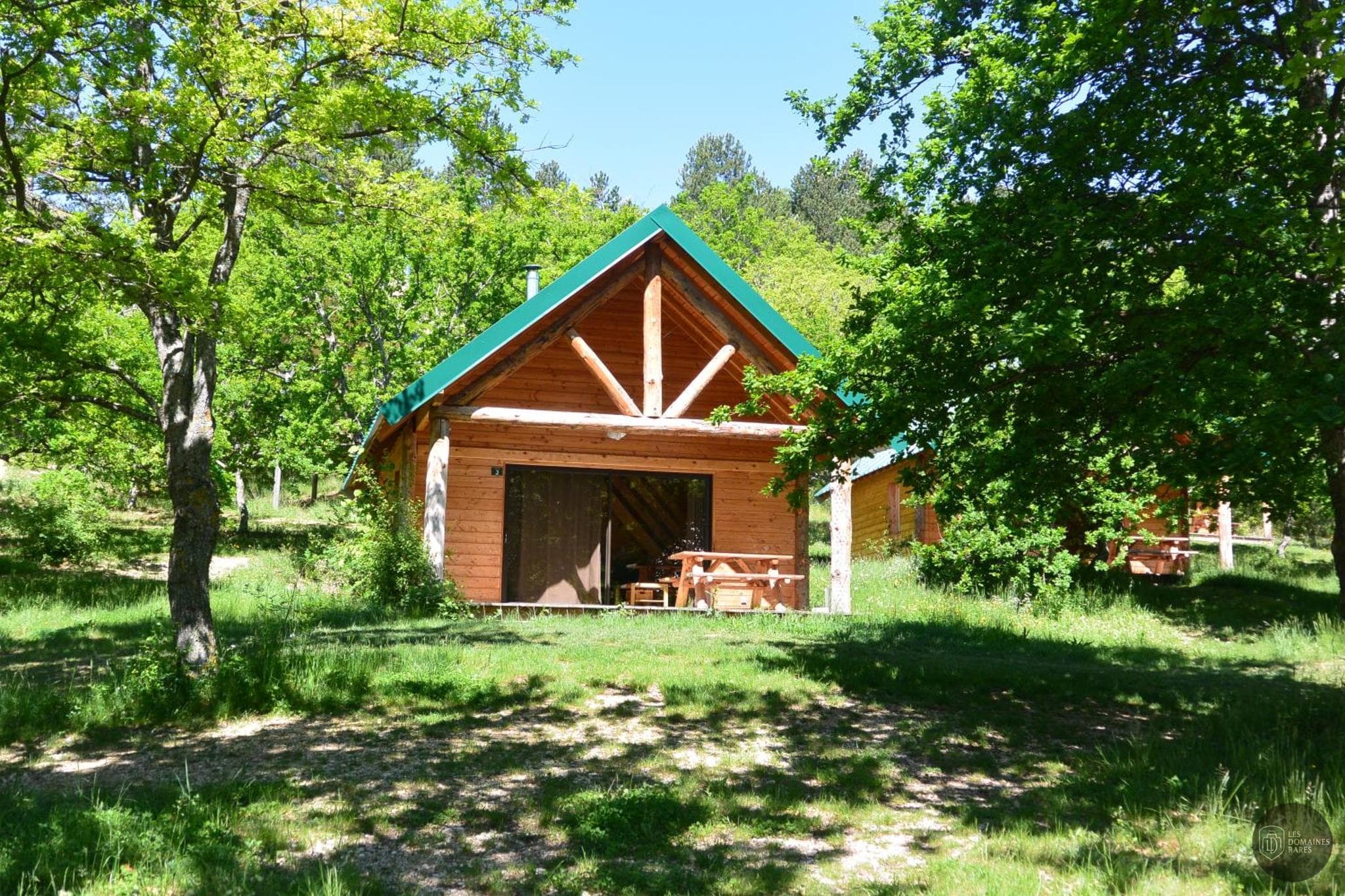 Vue extérieure du moulin Huttopia Dieulefit à Dieulefit en Auvergne-Rhône-Alpes
