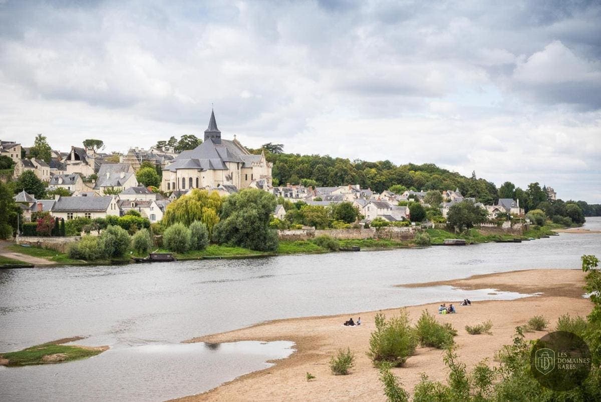 Vue extérieure du lieu Huttopia Rille à Rille en Centre-Val de Loire