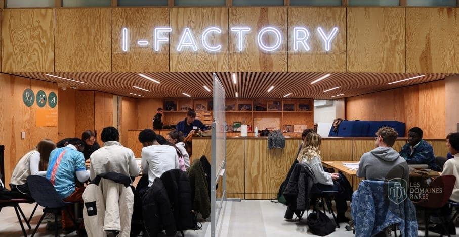 Salle de réunion 1 de l'auberge I-Factory à Villeurbanne en Auvergne-Rhône-Alpes