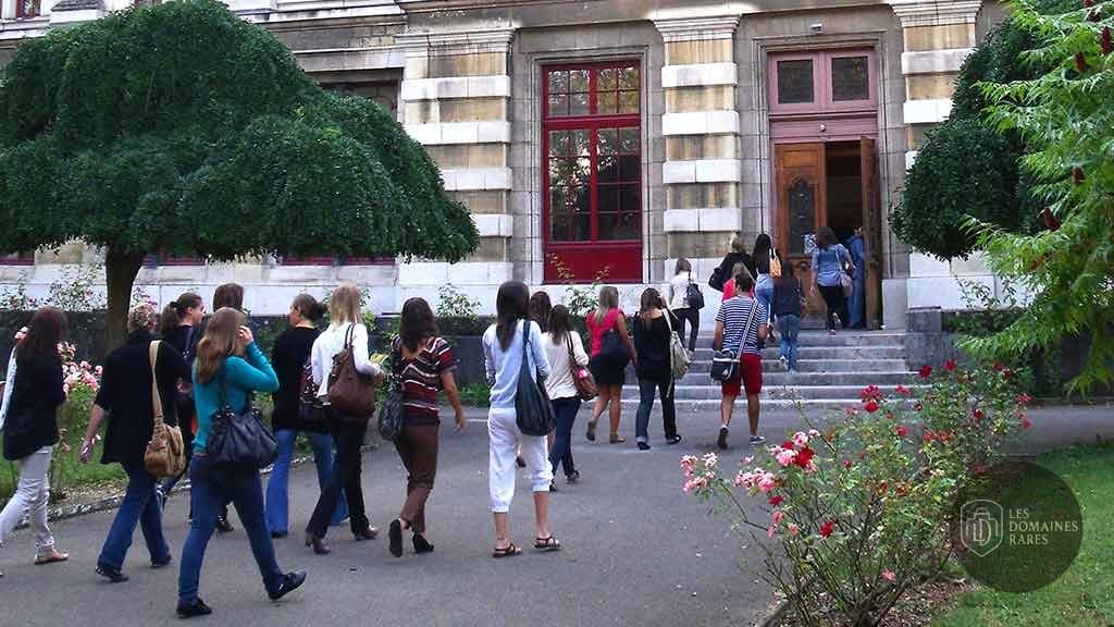 Vue extérieure de la ferme INSPE à Paris en Île-de-France