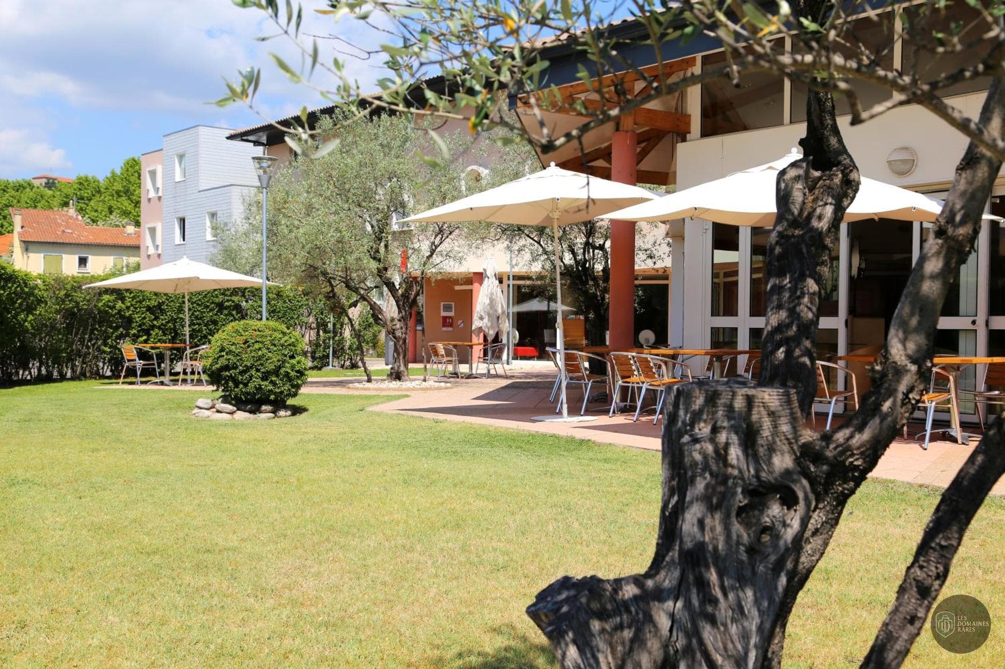 Vue extérieure de l'hôtel Ibis Aubenas à Aubenas en Auvergne-Rhône-Alpes