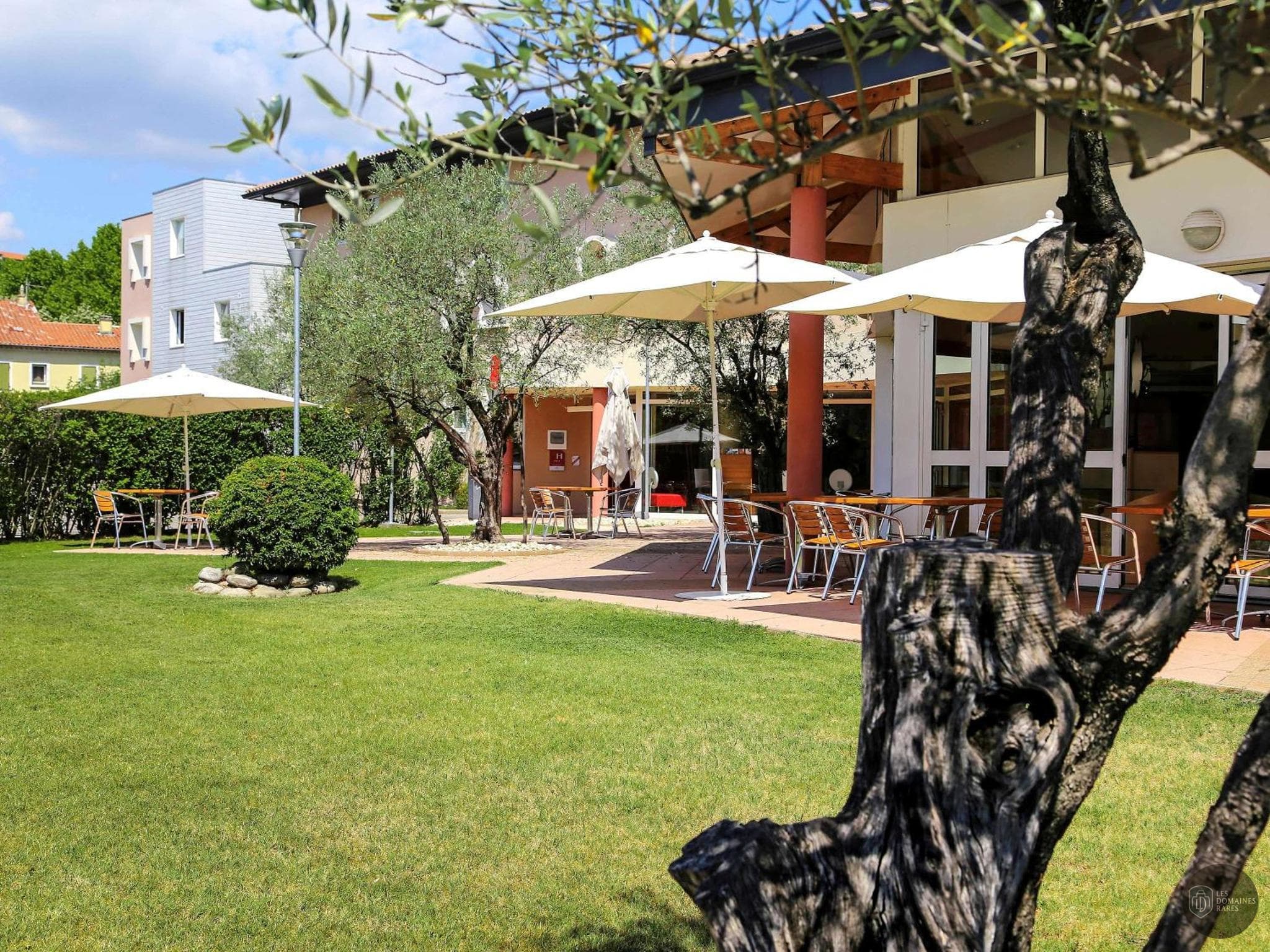 Vue extérieure de l'hôtel Ibis Aubenas à Aubenas en Auvergne-Rhône-Alpes