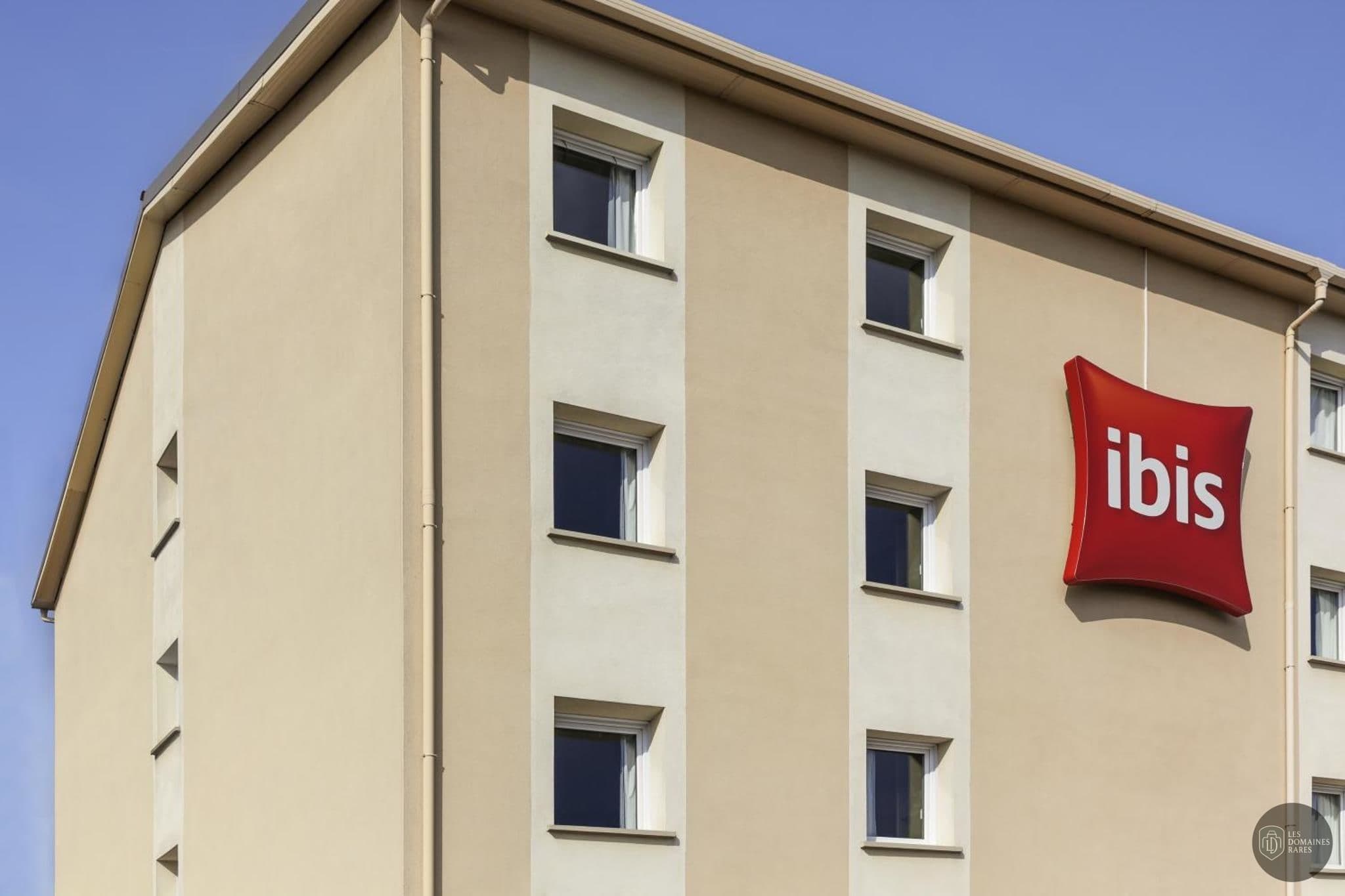 Vue extérieure de l'hôtel Ibis Auch à Auch en Occitanie