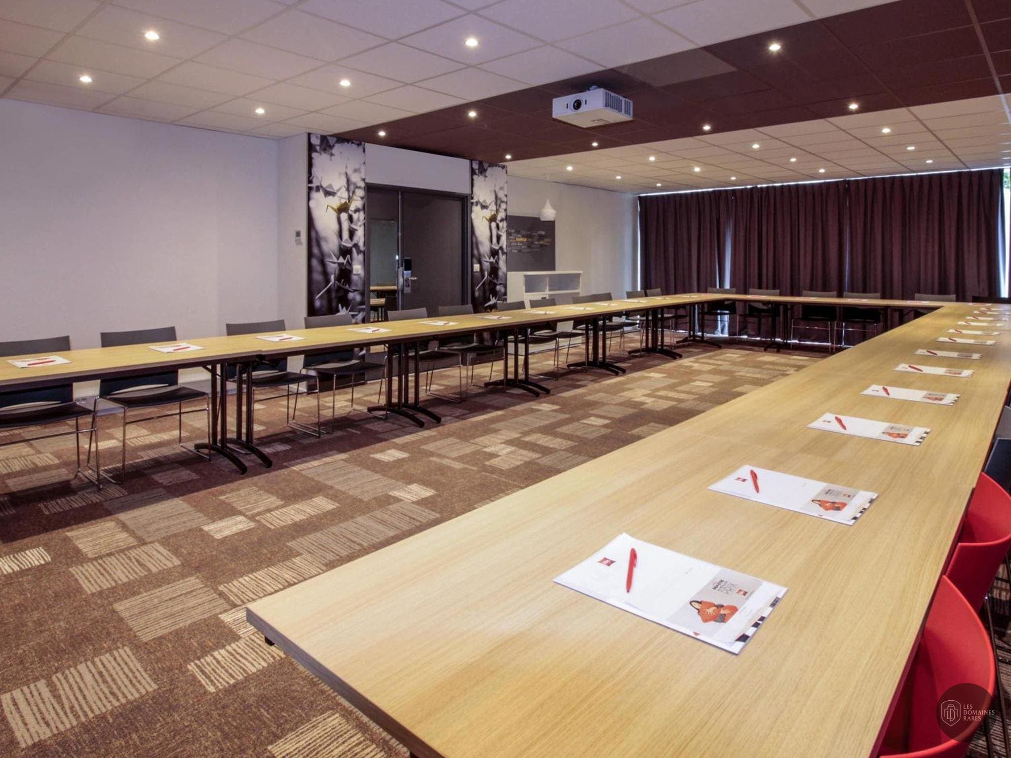 Salle de réunion 2 de l'hôtel Ibis Cahors en Occitanie
