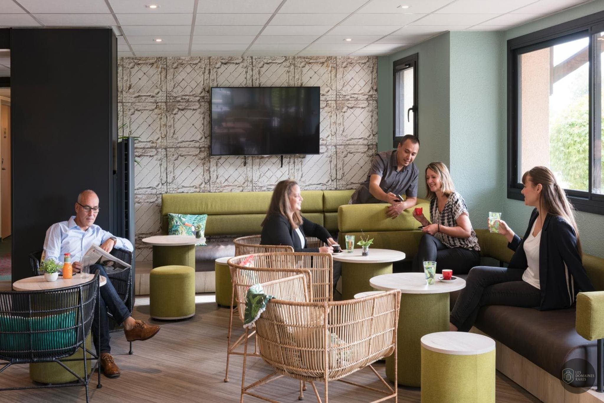 Espace intérieur de l'hôtel Ibis Creil sur Oise en Hauts-de-France