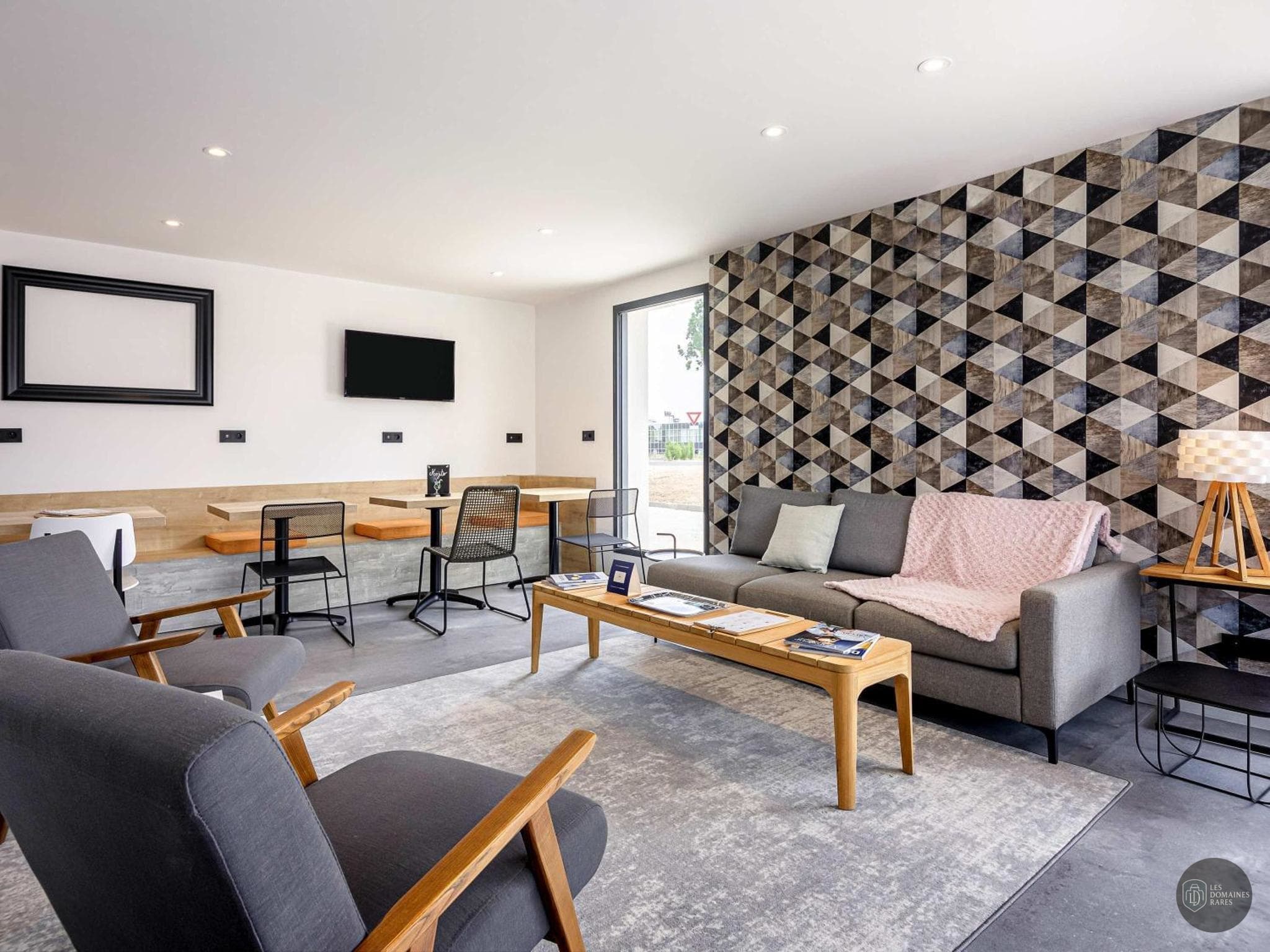 Espace intérieur du domaine Ibis Dijon Sud en Bourgogne-Franche-Comté