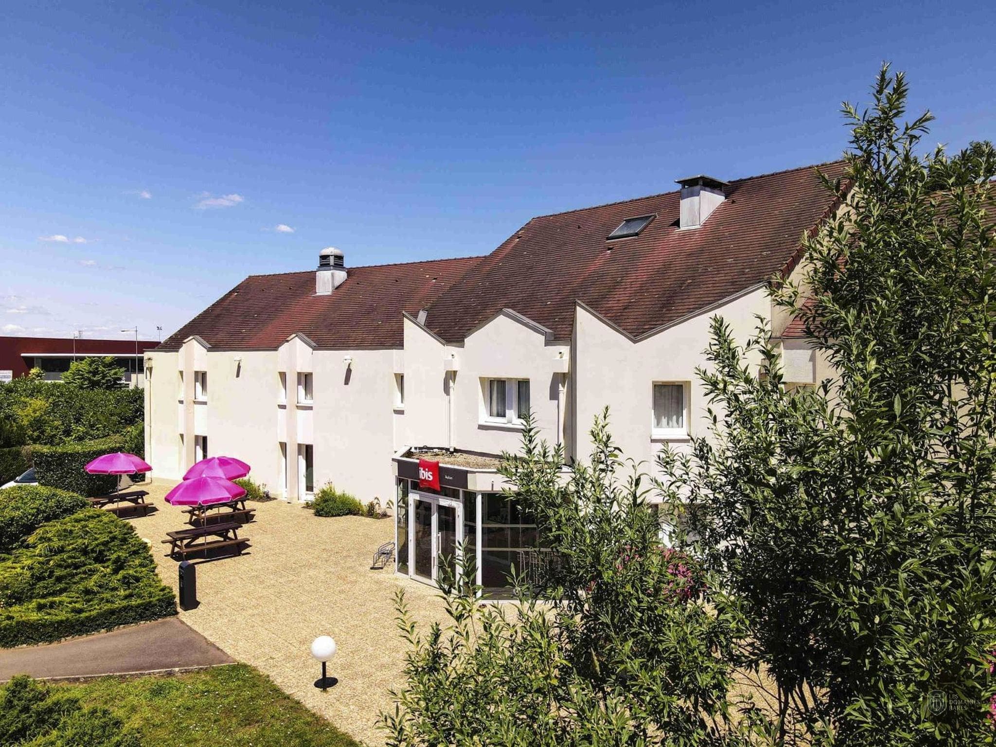Vue extérieure de l'hôtel Ibis Hotel Autun à Autun en Bourgogne-Franche-Comté