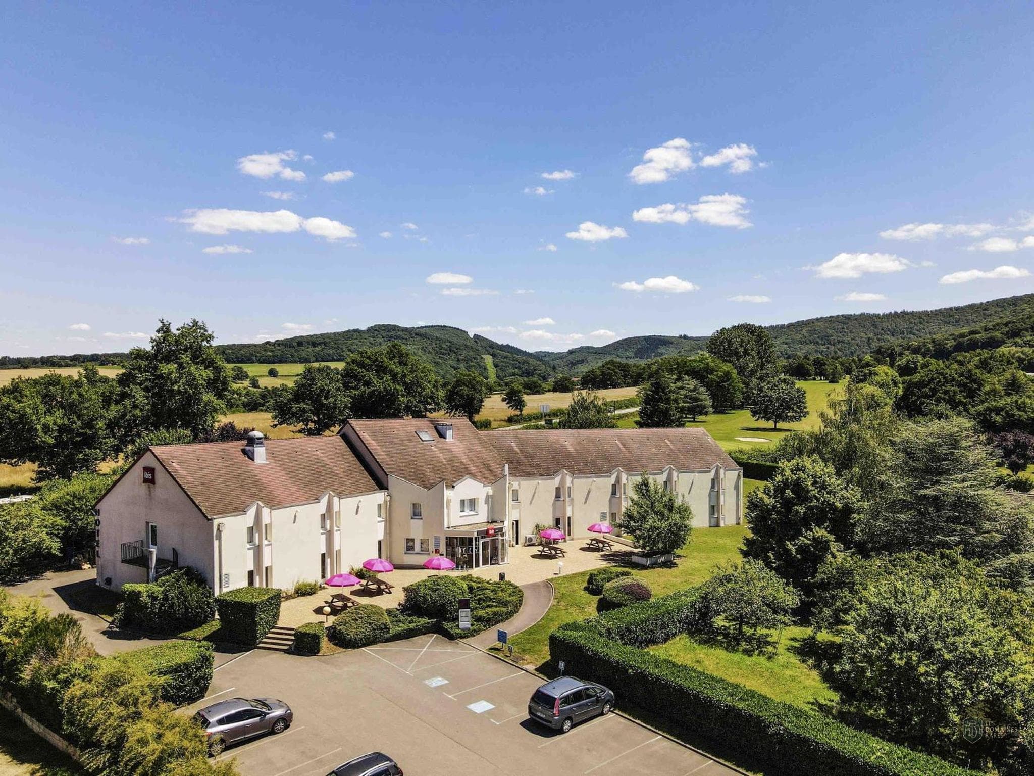 Vue extérieure de l'hôtel Ibis Hotel Autun à Autun en Bourgogne-Franche-Comté