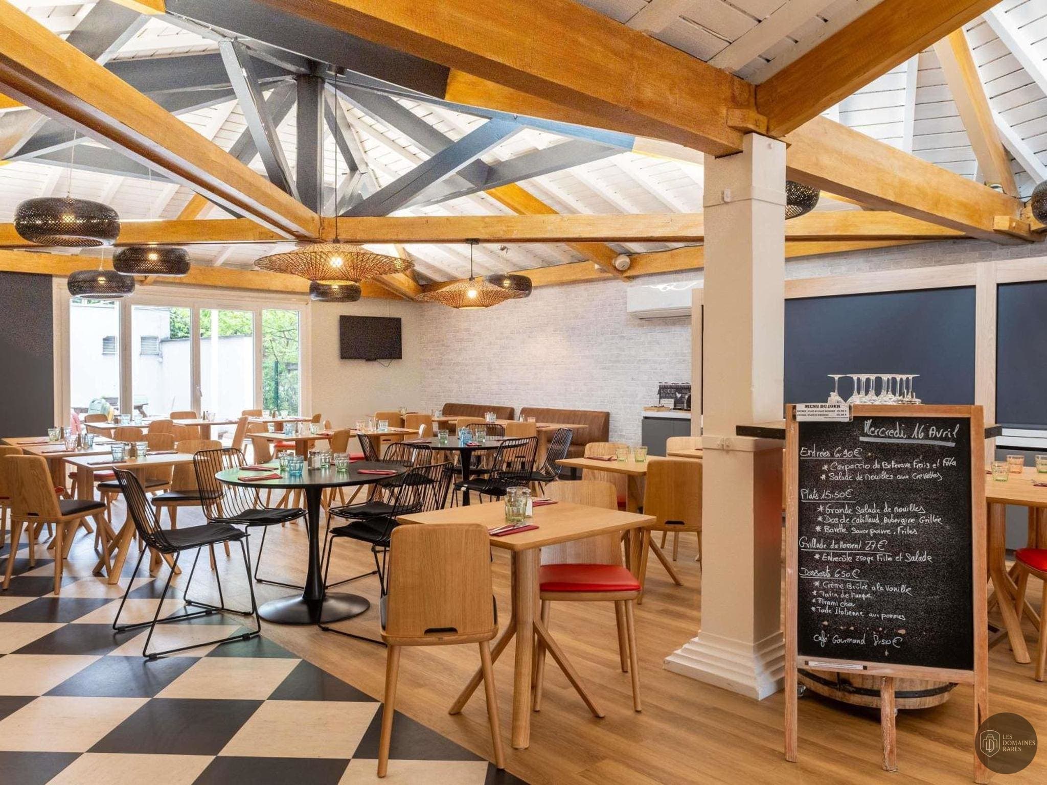 Vue extérieure de l'hôtel Ibis Lyon Est Bron en Auvergne-Rhône-Alpes
