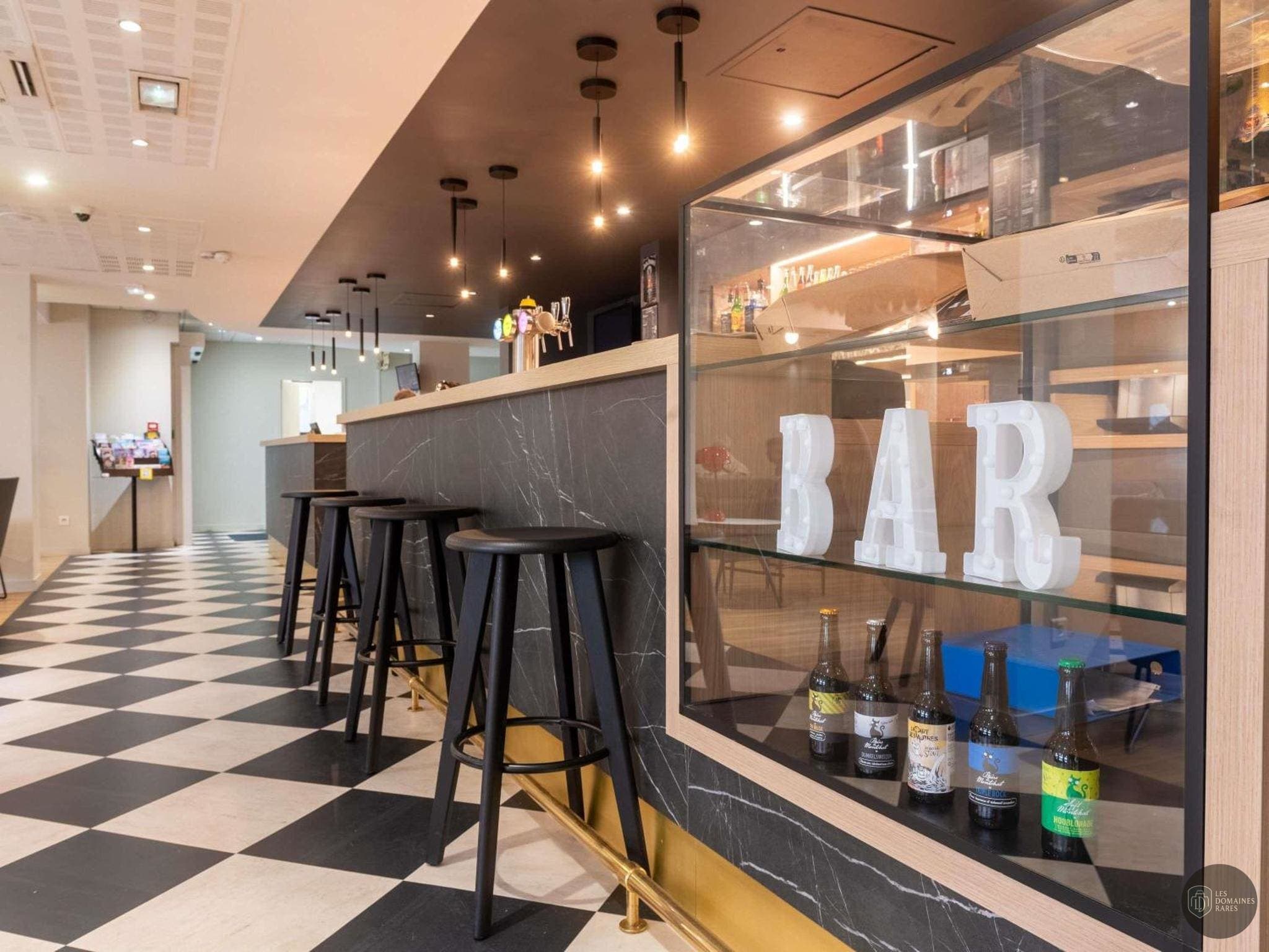 Vue extérieure de l'hôtel Ibis Lyon Est Bron en Auvergne-Rhône-Alpes