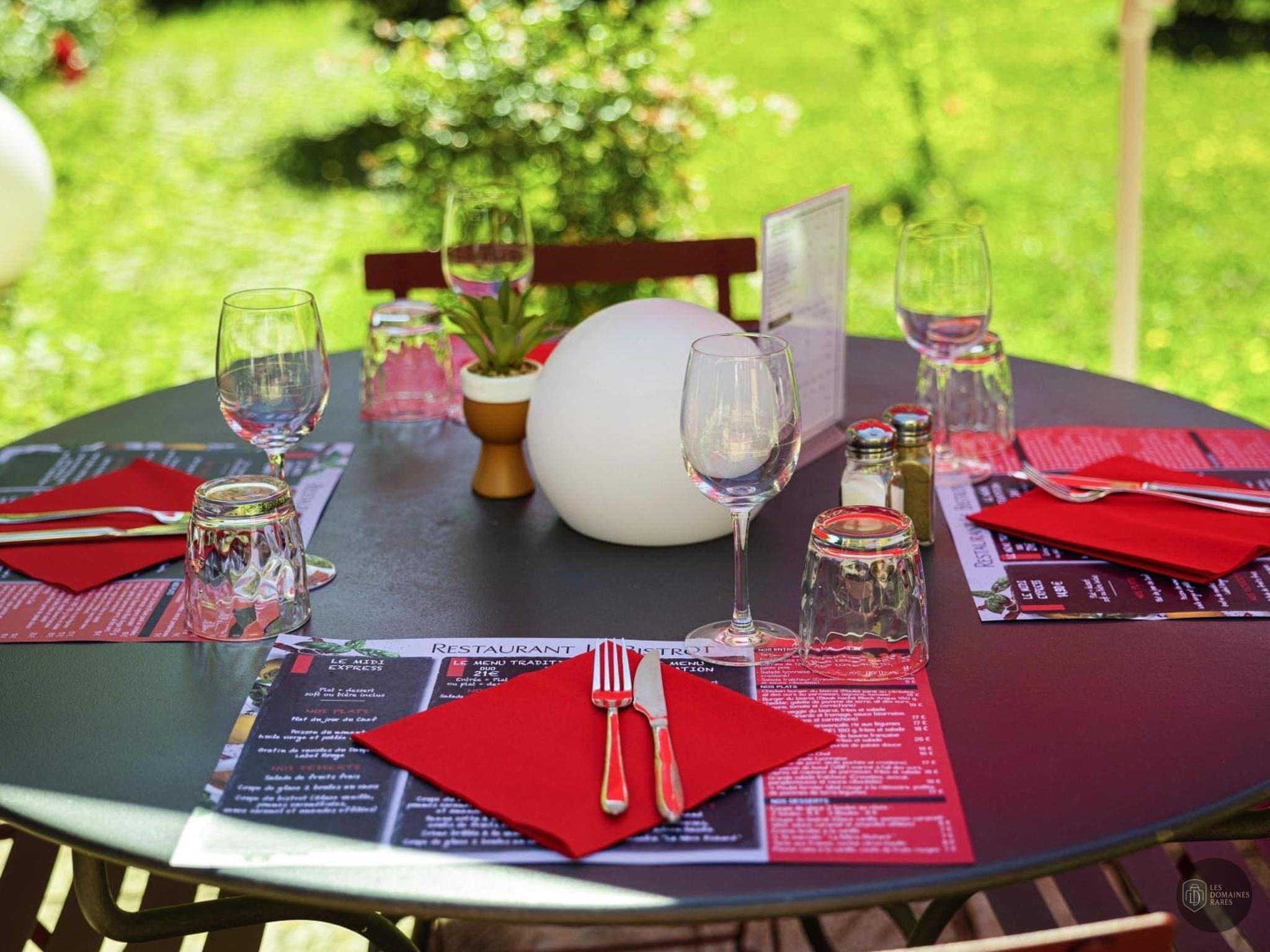 Vue extérieure de l'hôtel Ibis Lyon Nord à Dardilly en Auvergne-Rhône-Alpes