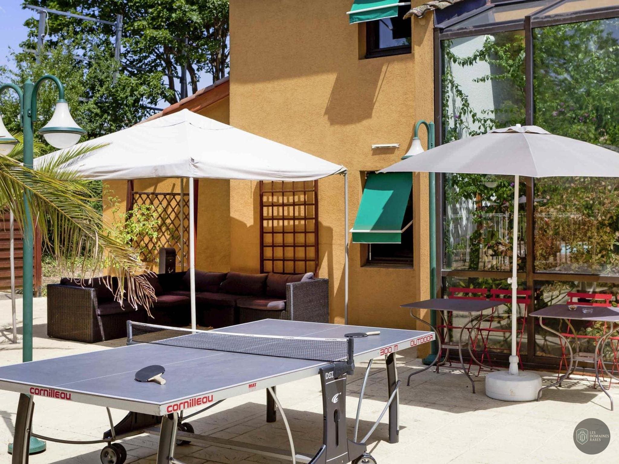 Vue extérieure de l'hôtel Ibis Lyon Nord à Dardilly en Auvergne-Rhône-Alpes