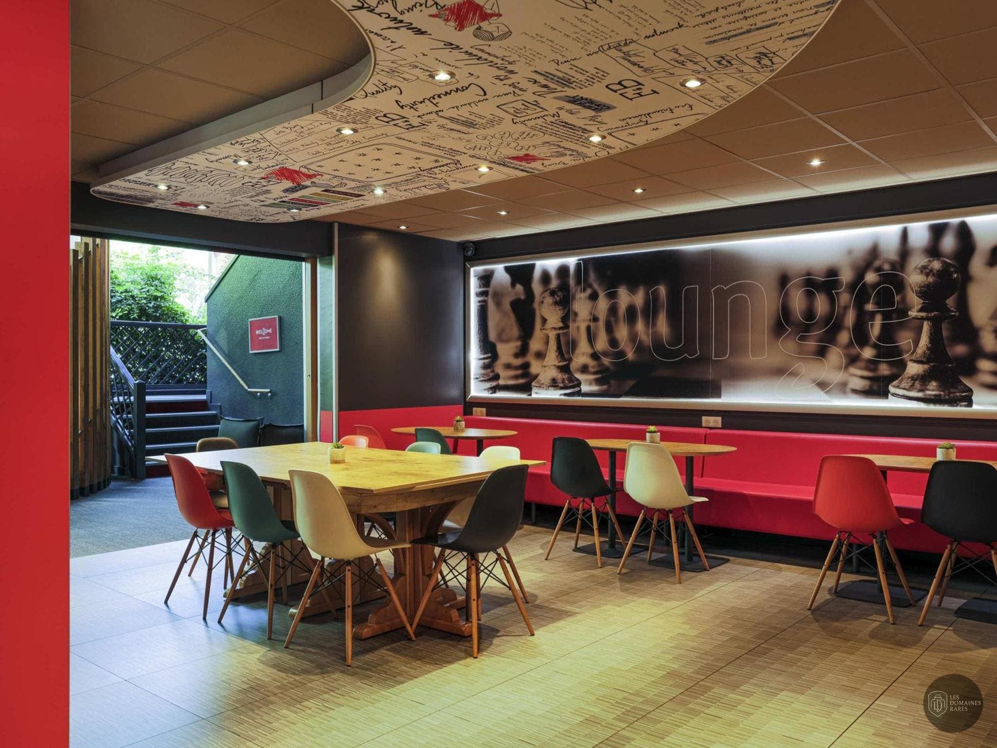 Espace intérieur de l'hôtel Ibis Lyon Nord à Dardilly en Auvergne-Rhône-Alpes