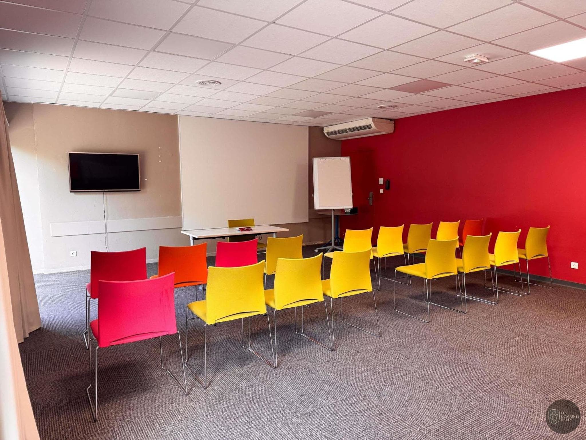 Vue extérieure de l'hôtel Ibis Nimes Ouest à Nîmes en Occitanie