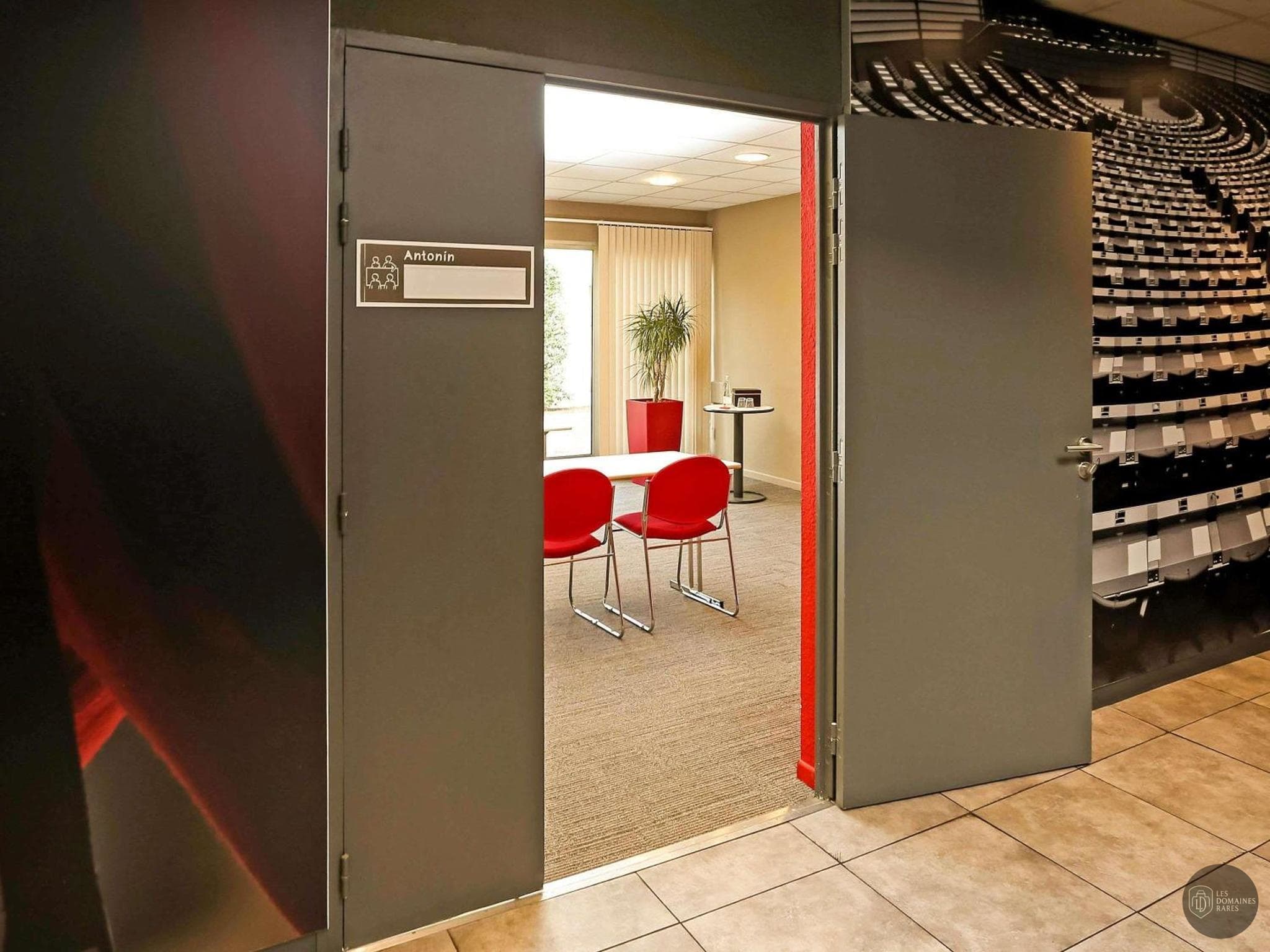 Vue extérieure de l'hôtel Ibis Nimes Ouest à Nîmes en Occitanie