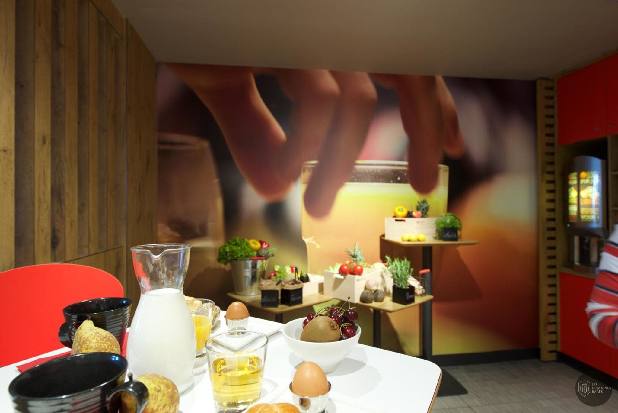 Vue extérieure de l'hôtel Ibis Pau Lescar à Lescar en Nouvelle-Aquitaine