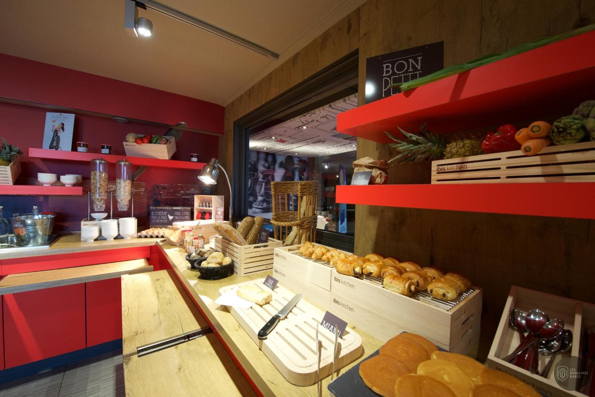 Vue extérieure de l'hôtel Ibis Pau Lescar à Lescar en Nouvelle-Aquitaine