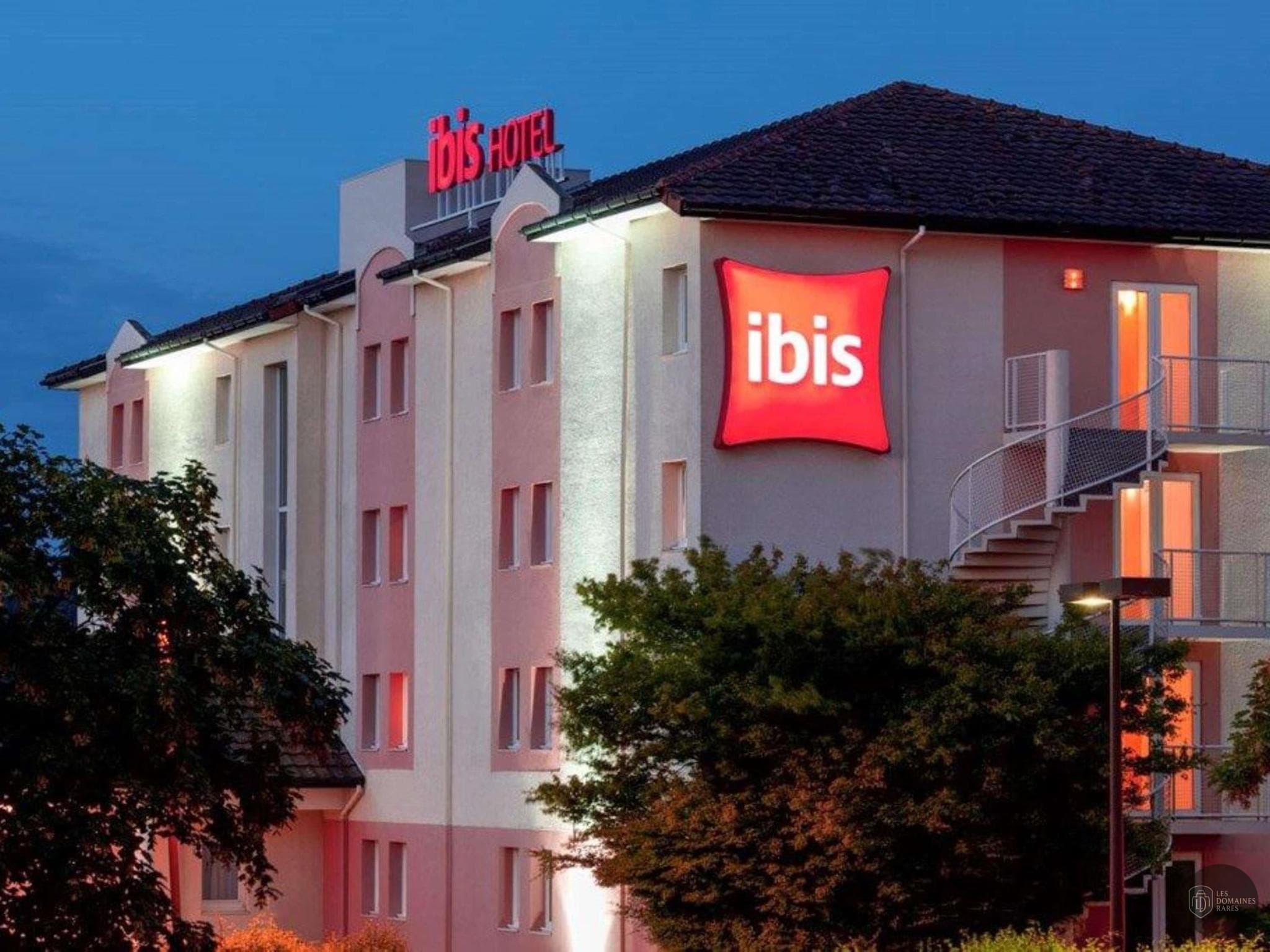 Vue extérieure de l'hôtel Ibis Pau Lescar à Lescar en Nouvelle-Aquitaine