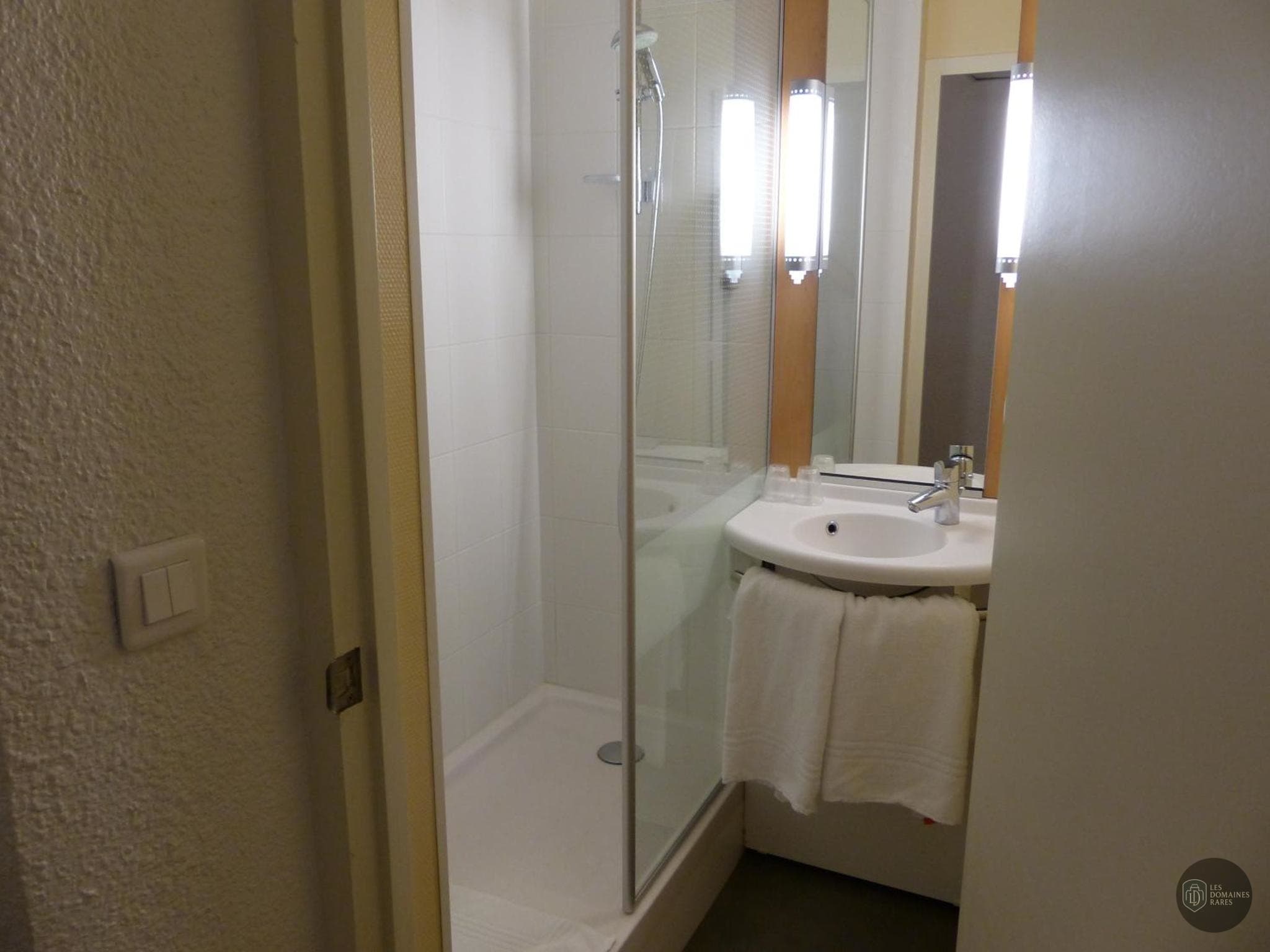 Salle de bain de l'hôtel Ibis Perigueux Centre à Périgueux en Nouvelle-Aquitaine