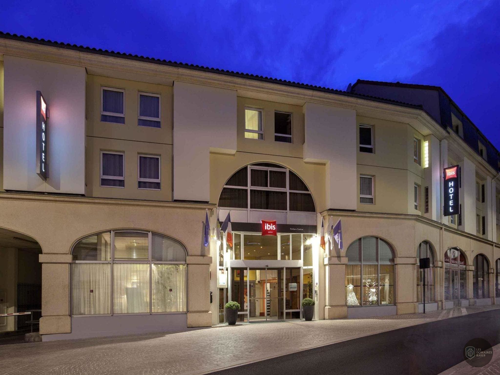 Vue extérieure de l'hôtel Ibis Poitiers Centre à Poitiers en Nouvelle-Aquitaine