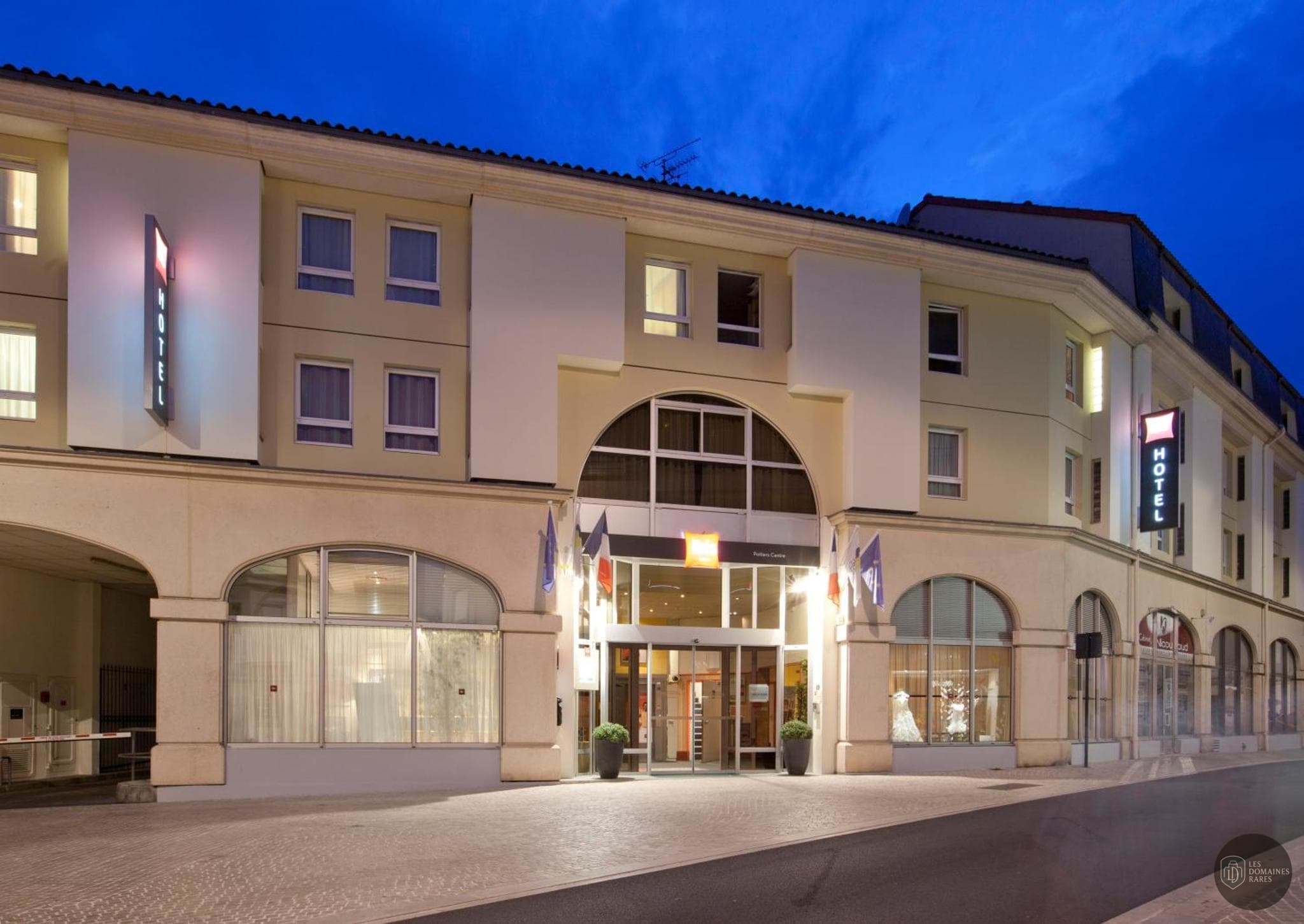 Vue extérieure de l'hôtel Ibis Poitiers Centre à Poitiers en Nouvelle-Aquitaine