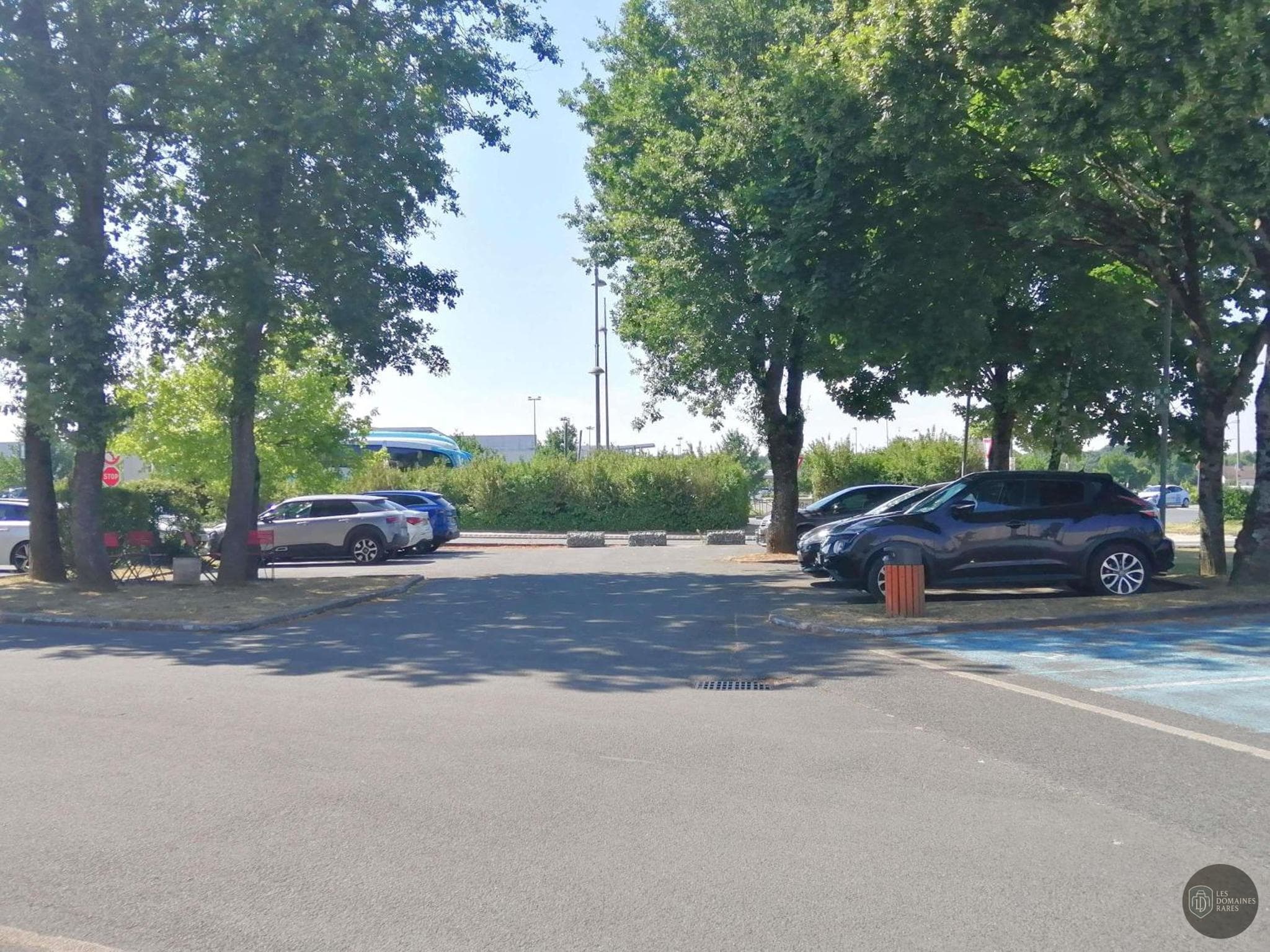 Vue extérieure de l'hôtel Ibis Poitiers Sud à Poitiers en Nouvelle-Aquitaine